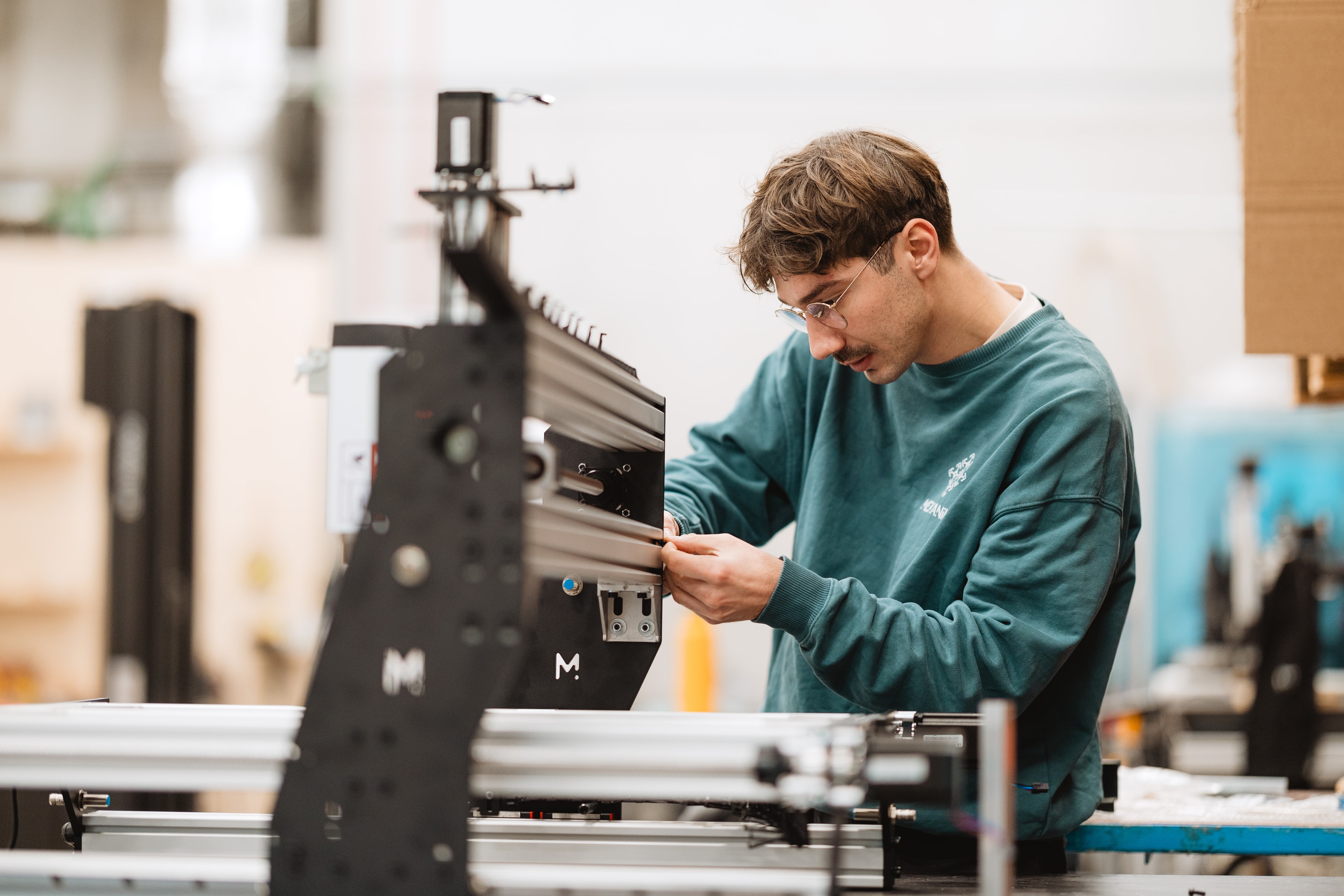 Nathan assembling a Mekanika Pro