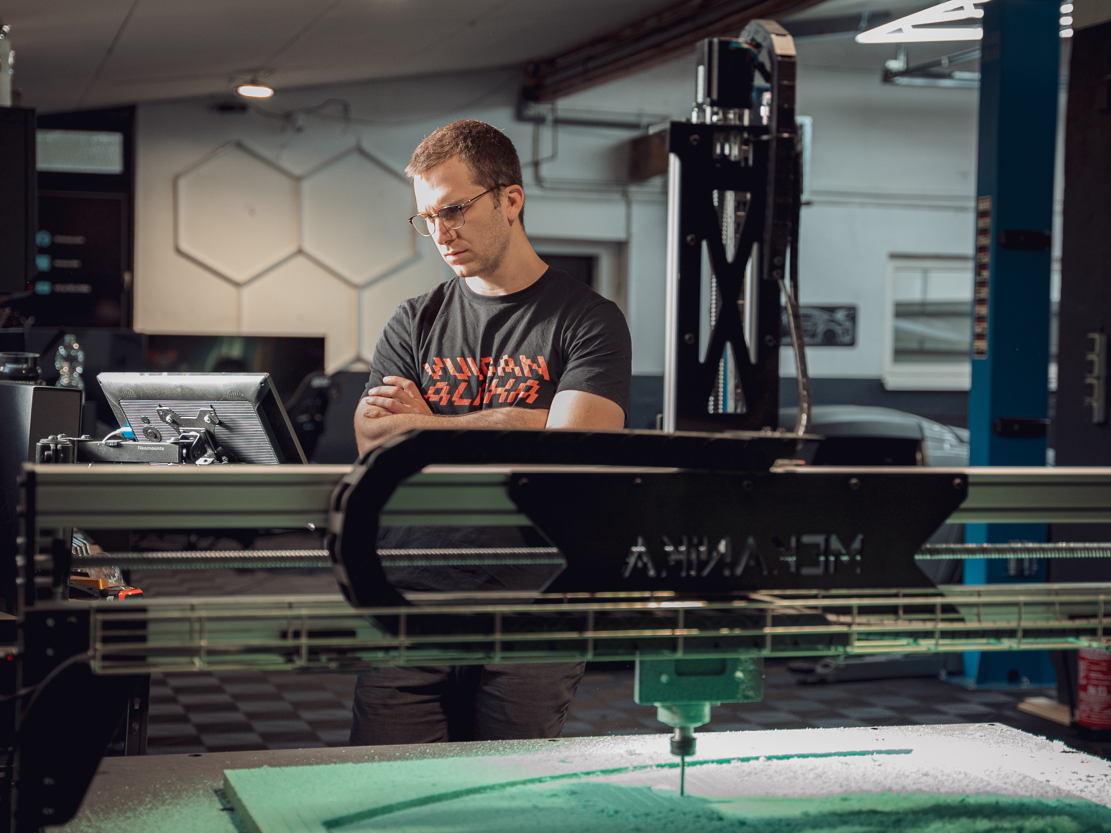 Vulcan Alpha watching the screen of his Mekanika Fab while 3D carving foam
