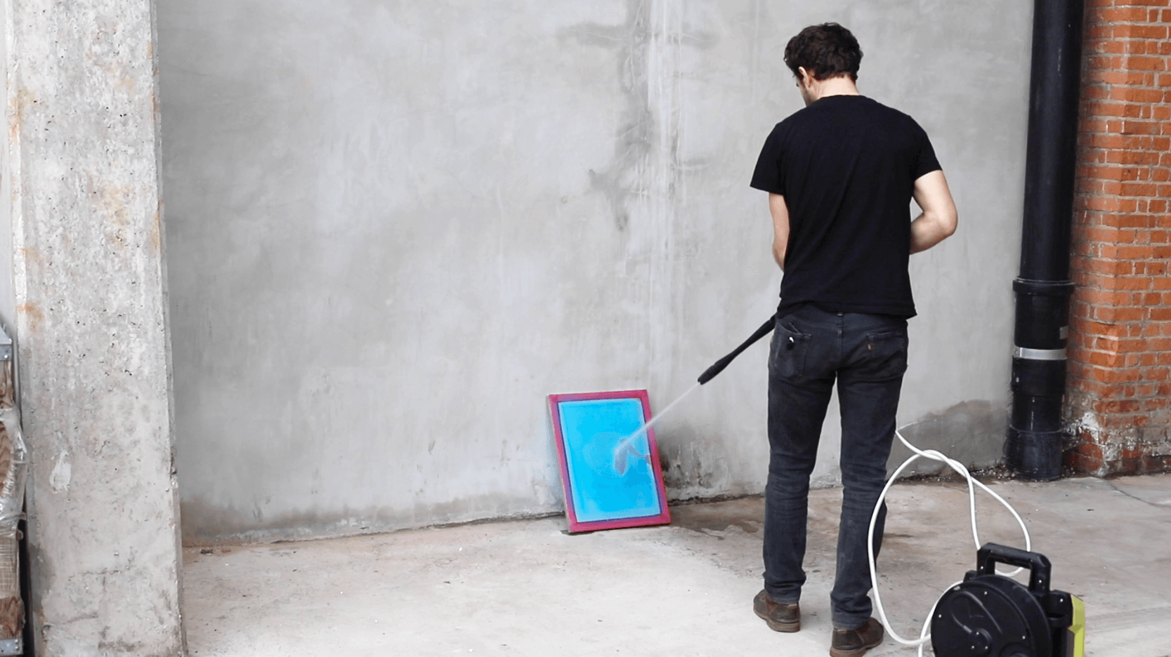 reclaiming a screen printing screen using a pressure washer
