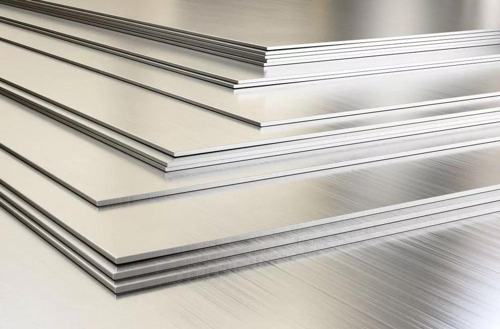 CNC machine milling aluminium