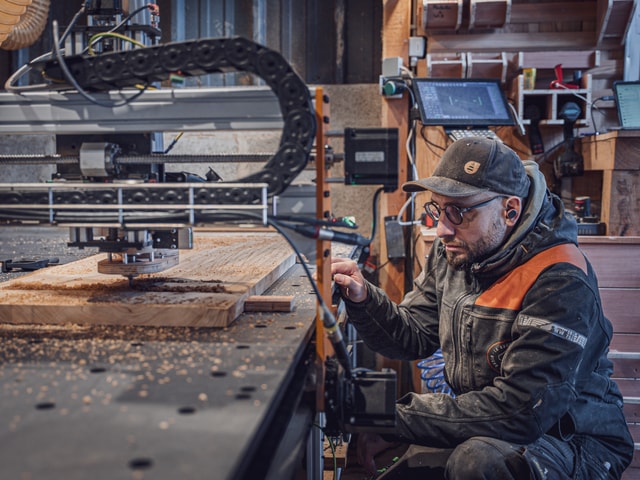 Joffrey looking at the the spindle of his Fab CNC