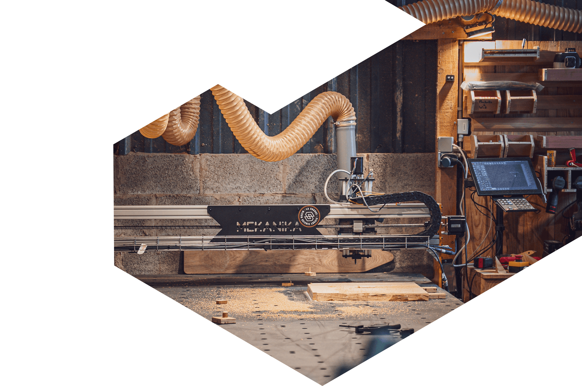 Mekanika Fab Cnc milling router in a wood workshop