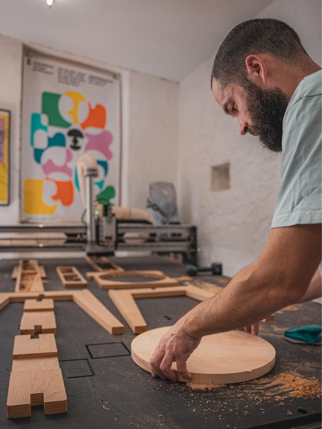 Close up on the mekanika Fab in Haddock's workshop